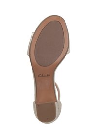 Beige High-Heel-Sandale mit glattem Obermaterial und Gummisohle. Verfügt über ein geprägtes Logo, eine runde Zehenpartie und einen strukturierten Absatz.