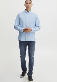 Casual Friday ANTON jasnoniebieski