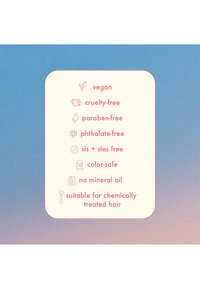Informations sur le produit sur un fond pastel énumérant les caractéristiques : végan, sans cruauté envers les animaux, sans parabènes, sans phtalates, sûr pour la couleur et adapté aux cheveux traités.