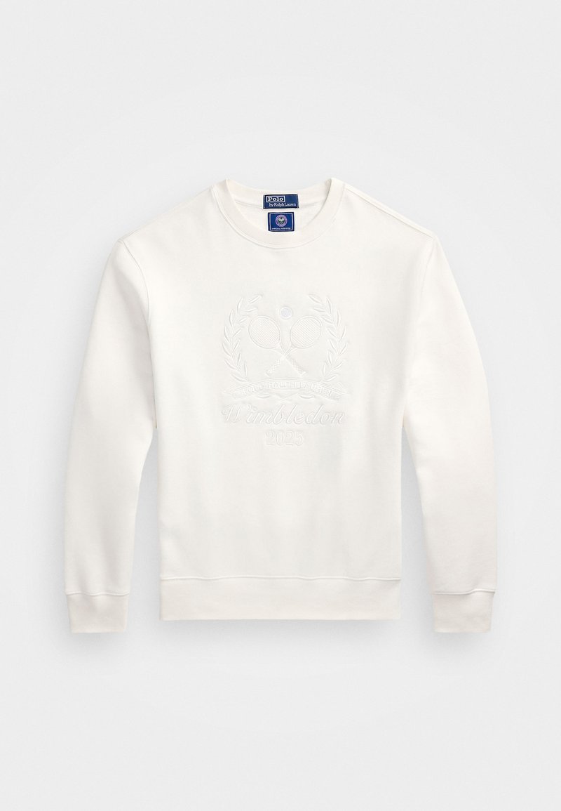 Biała bluza z okrągłym dekoltem, z wytłoczonym wzorem rakiety tenisowej i gałązki laurowej, oraz napisem "Wimbledon 2025" na środku.