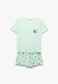 Minzgrünes zweiteiliges Pyjama-Set mit einem kurzärmeligen Oberteil mit Getränke-Grafik und einer gemusterten Hose mit kleinen Getränkeillustrationen.