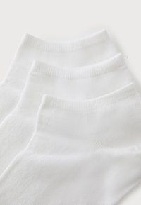 Thumbnail Image 3