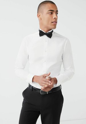 SLIM FIT SINGLE CUFF - Dalykiniai marškiniai - white