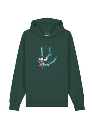 Dunkelgrüner Hoodie mit Fronttasche und Astronauten-Grafik, der ein großes blaues Smiley-Gesicht auf dem Brustbereich bemalt.