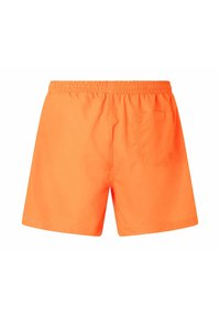 Costumi da bagno arancioni realizzati in tessuto leggero, con vita elasticizzata, tasca posteriore e un design semplice a taglio dritto.