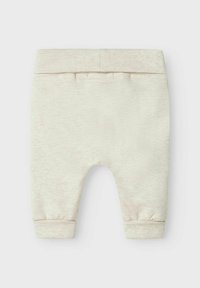 Helle beige Sweatpants für Kleinkinder aus weichem Stoff, mit einem gerippten Bund und Bündchen, glatter Textur und lässigem Design.