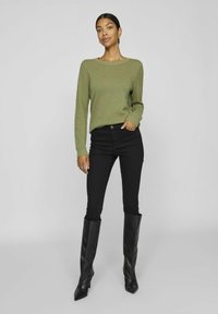 VILA VIDALO O-NECK - Stickad tröja - oil green