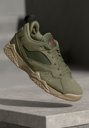 JORDAN 92 UNISEX - Zapatillas - med olive/black/khaki/university red