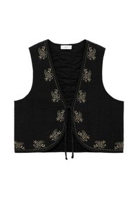 Črna prešita brezrokavnik z zapletenim zlatim cvetnim vezenjem in zapiranjem na sprednji strani. Odprti stranski deli in ukrivljen rob z kontrastnimi šivi.