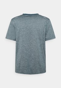 Nike Performance RISE - T-shirt desportiva - ash green/htr/silver