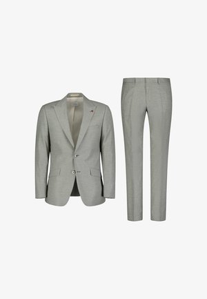 Lys grå jakkesæt med en slagkrave blazer med to knapper, sidelommer og matchende lige bukser. Teksturdetalje synlig.