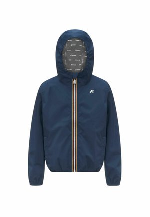 Giacca antivento blu navy con cappuccio, zip frontale, polsini elastici e piccolo logo sul petto sinistro. Interno del cappuccio stampato con il nome del brand.