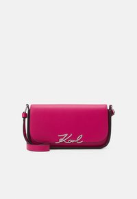 Unselected, persian red