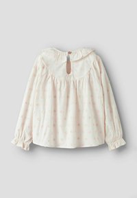 Blusa bianca a maniche lunghe con ricami floreali rosa, colletto arricciato e apertura a chiave sul retro; tessuto texturizzato e maniche arricciate.