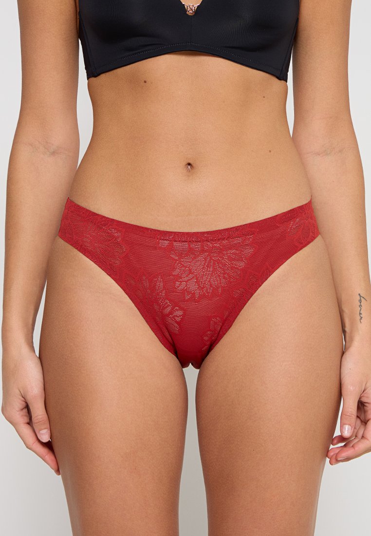 Triumph Slip rood Triumph Slip rood