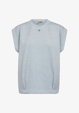 Sweat-shirt sans manches bleu clair avec épaules tombantes, col rond et petit logo carré sous l'encolure.