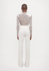 Marella ICELAND - Auduma bikses - bianco lana