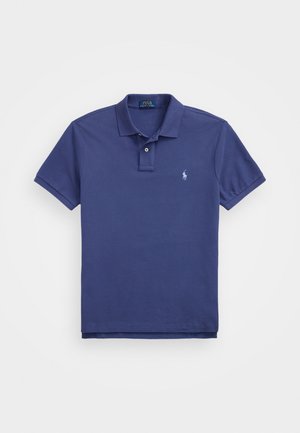 Polo shirt blu navy in cotone con vestibilità classica, maniche corte, patta con due bottoni e logo ricamato sul lato sinistro del petto.