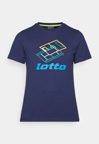 Marineblå bomullst-skjorte med korte ermer, med et flerfarget Lotto-logo og geometrisk design trykket på forsiden.