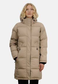 Beige dunjakke med hette, prydet med et quiltet mønster, glidelåslukking, sidelommer og justerbare snorer på hetten.