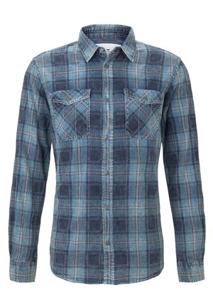 Blå og grå ternet langærmet skjorte med knapper foran, to brystlommer med knapklapper og en standard krave.