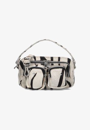 Sac à main en imprimé zèbre fabriqué en fourrure douce, équipé d'un compartiment principal zippé et de deux poches avant, orné de quincaillerie argentée et de bretelles courtes.