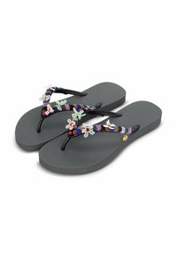 Zwarte flip-flops met een textuurgrijze zool, voorzien van een bewerkte band versierd met bloementhema in pasteltinten en gouden hardware details.