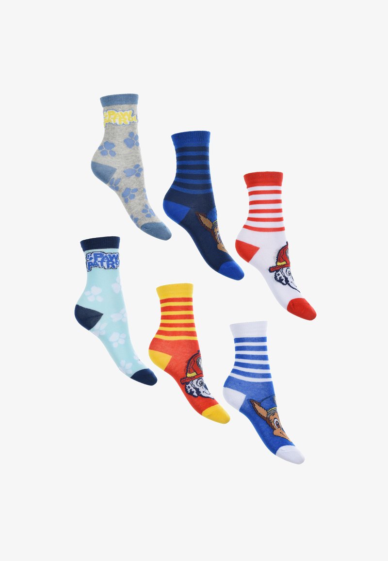 Set di sei calzini per bambini di vari colori: grigio con design blu, blu con strisce, azzurro con impronte di zampa, rosso e bianco a righe, giallo e blu con personaggi.