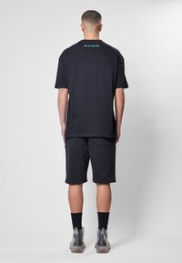 9N1M SENSE ESSENTIAL - Treningo apatinė dalis - black