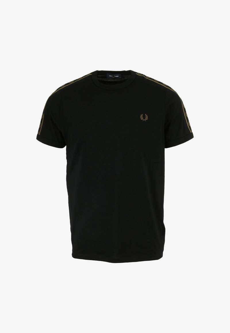 Camiseta negra de manga corta con cuello redondo, logo dorado de laurel en el pecho y raya dorada de laurel que recorre los hombros y las mangas.