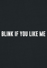 Fond noir avec du texte blanc en gras disant "CLIGNOTE SI TU M'AIMES." Le design présente une police simple et moderne.