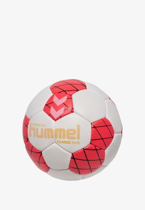 Trainingsbal gemaakt van synthetisch materiaal, met rode en witte panelen, zwart rasterpatroon en gouden "hummel" logo met de tekst "CLASSIC ELITE".
