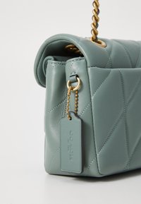 COACH TABBY SHOULDER BAG 26 WITH PILLOW QUILTING - Sac à main - sage