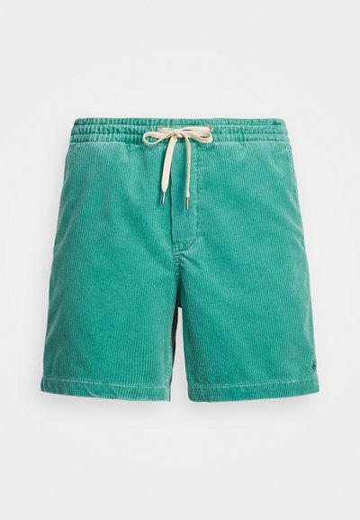 Shorts en velours côtelé vert avec une taille élastique, un cordon crème, et une finition texturée. Présente un léger brillant et des détails de couture subtils.