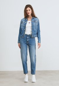 Tommy Jeans VIVIANNE JACKET  - Chaqueta vaquera - denim medium