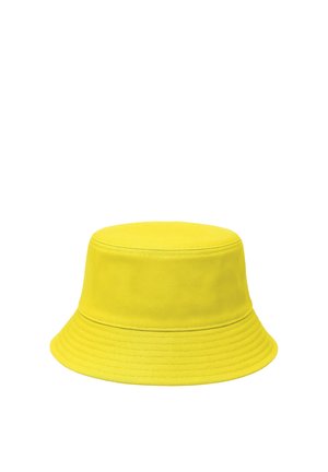 Sombrero tipo bucket de algodón amarillo brillante con ala cosida y diseño sencillo, mostrado sobre un fondo blanco.
