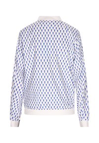 Camisetta bianca a maniche lunghe con un motivo blu ripetuto, polsini e orlo a coste, e colletto classico. Tessuto leggero e morbido.