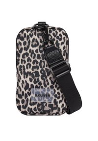Borsa a tracolla con stampa leopardata realizzata in tessuto durevole, dotata di una tracolla nera regolabile e di una patch logo trasparente. Forma rettangolare compatta.