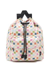Mochila de cordón multicolor con un patrón a cuadros, hecha de tela. Cuenta con un bolsillo frontal y un cordón negro.