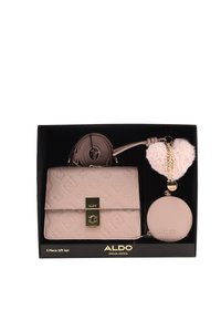 Drie-delig geschenkset bestaande uit een lichtroze textuurtas met gouden accenten, een bijpassend muntportemonneetje en een zacht sleutelhanger in hartvorm.