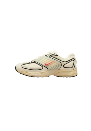 Sneaker beige con dettagli neri e logo Nike rosa. Presenta una parte superiore testurizzata e una suola imbottita per il comfort. Visuale laterale mostrata.