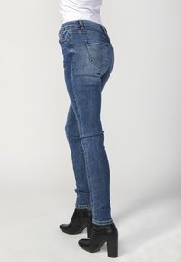 Koroshi LARGO - Aptempti džinsai - azul osc   dark blue