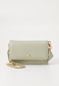 Unselected, light green