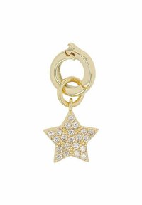 Charm de metal dorado con un diseño de estrella, adornado con pequeñas piedras brillantes transparentes, suspendido de dos anillos interconectados.