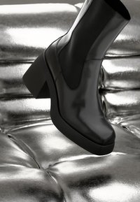 Thumbnail Image 2
