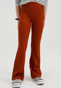 WE Fashion FLARED - Tygbyxor - brown