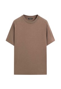 Maglietta di cotone marrone, maniche corte, scollo rotondo, vestibilità rilassata. Texture liscia senza motivi o dettagli visibili.