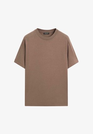T-shirt en coton marron, manches courtes, col rond, coupe décontractée. Texture lisse sans motifs ni accents apparents.