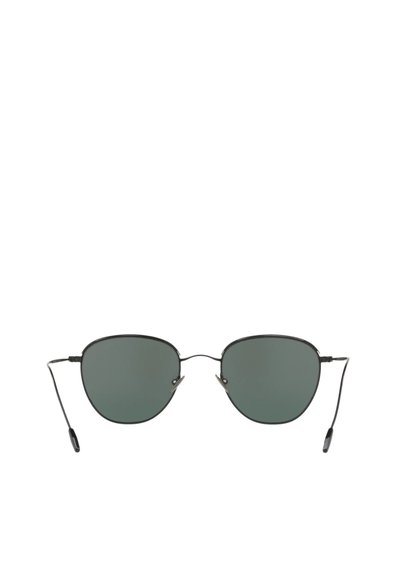 Occhiali da sole in stile black metal con lenti verdi ovali, montatura in filo sottile e bracci curvi. Presenta un design minimalista senza loghi visibili.