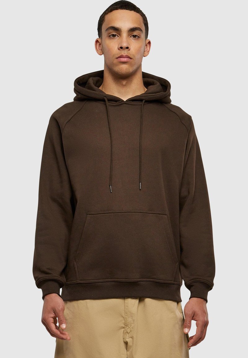 Sudadera marrón de algodón, con un bolsillo canguro, capucha con cordón y puños acanalados. Textura suave con un ajuste relajado.